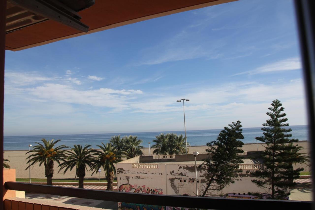 Apartamento En Primera Linea De Playa, Con Vistas A La Playa Y Con Wifi Рокетас-де-Мар Экстерьер фото