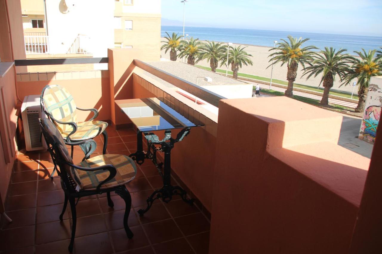 Apartamento En Primera Linea De Playa, Con Vistas A La Playa Y Con Wifi Рокетас-де-Мар Экстерьер фото